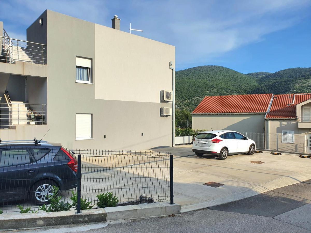 Apartment Marlena Mokosica Bagian luar foto